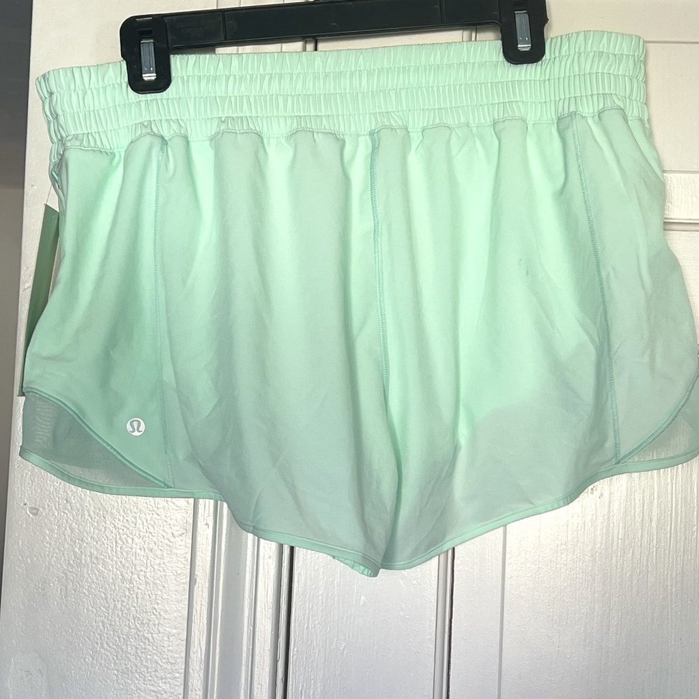 Hotty Hot HR SHORT 2.5” - NWT - MINT GREEN